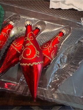 VTG Holiday Time Vintage Red & Gold Glitter Teardrop Holiday Ornaments